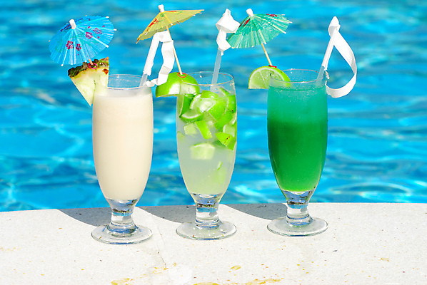 포토 JPG 해외이미지 주간 수영장 사람없음 야외 칵테일 일렬 세잔 종이우산 해외202004 해외포토 자연요소 우산 주류 3 파일형식 이미지허브