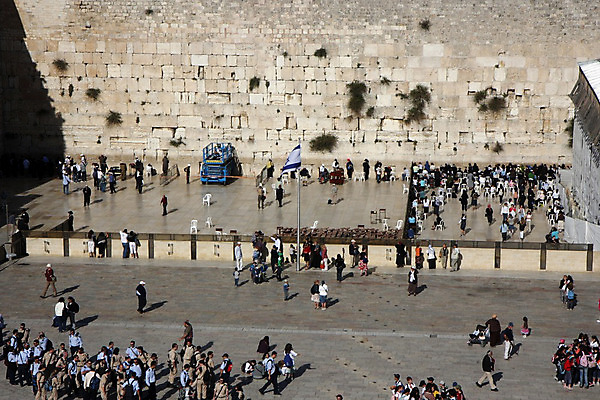 포토 JPG 해외이미지 종교 벽 여행 산 파노라마 풍경 사람없음 여행객 믿음 성경 기도 사찰 역사 황금 중앙 이슬람교 모스크 유대인 동쪽 서쪽 순례 순례자 숭배 신앙심 예루살렘 옛날 이스라엘 팔레스타인 해외202004 해외포토 감정 중동 종교용품 종교건축 촬영기법 사람 방향 서아시아 파일형식 이미지허브