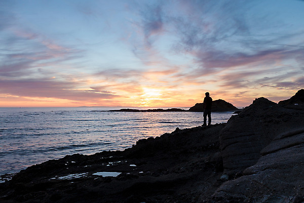 포토 JPG 해외이미지 실루엣 파도 바다 낚시 휴가 어류 사람없음 물 태양 노란색 일몰 캘리포니아 해외202004 해외포토 자연요소 컬러 레저 촬영기법 노을 미국 수중동물 파일형식 이미지허브