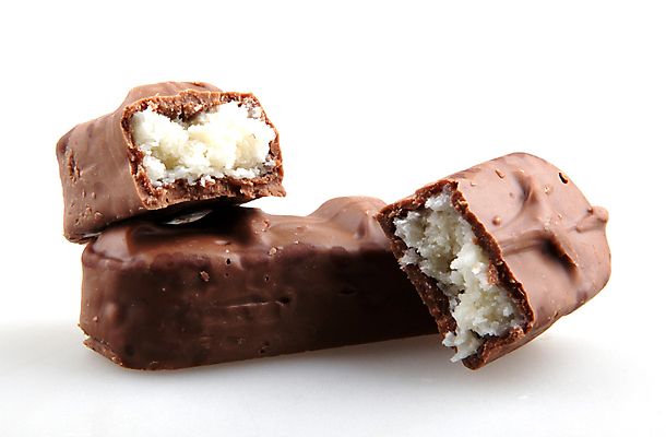 포토 JPG 해외이미지 음식 조각 백그라운드 다이어트 재료 디저트 건강 사탕 요리 사람없음 장식 갈색 초콜릿 검은색 어둠 블록 기쁨 우유 흰색 대접 바 달콤 맛 유혹 설탕 먹기 크림 묘사 질감 정사각형 칼로리 코코아 중독 고립 깨짐 카카오 억울 개조 해외202004 해외포토 도형 감정 음료 컬러 컨셉 모션 유제품 파일형식 이미지허브