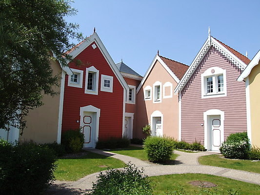 포토 JPG 해외이미지 창문 사람없음 목재 문 그림 북쪽 스타일 해외202004 해외포토 나무 재료 방향 파일형식 이미지허브