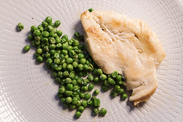 포토 JPG 해외이미지 접시 음식 백그라운드 다이어트 채소 부분 콩 건강 육류 스테이크 요리 사람없음 가로 초록색 식당 식사 저녁식사 치킨 튀김 흰색 신선 맛 그릴 바비큐 가슴 자르기 굽기 먹기 허리 매움 완두콩 후추 칠면조 점심식사 해외202004 해외포토 식기 컬러 컨셉 식재료 모션 조류 주방용품 곡류 서양음식 신체부위 상점 구이 향신료 닭고기요리 파일형식 이미지허브