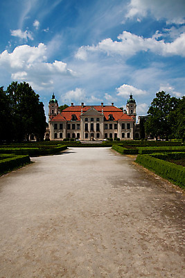 포토 JPG 해외이미지 공원 도로 길 건축양식 하늘 사람없음 초록색 정원 궁전 맨션 폴란드 르네상스 바로크 옛날 해외202004 해외포토 공공시설 건축 유럽 컬러 고건축 교통시설 주택 파일형식 이미지허브