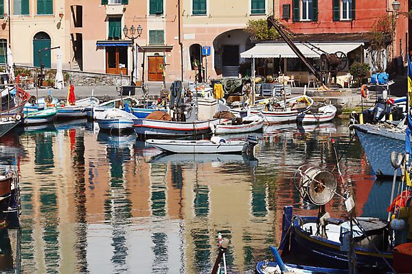 포토 JPG 해외이미지 전통 외관 유럽 바다 여행 교통시설 낚시 휴가 주택 항해 어류 풍경 사람없음 물 여름 컬러풀 반사 여행객 마을 항구 맑음 이탈리아 보트 지중해 함선 포트 타운 해외202004 해외포토 자연요소 계절 나라 컬러 교통 배_교통 레저 날씨 사람 건물 수중동물 도시 시설 파일형식 이미지허브