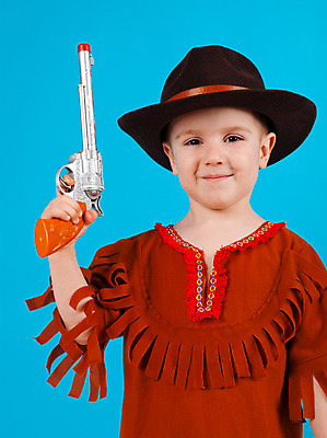 포토 JPG 해외이미지 아들 어린이 놀이 휴가 한명 사람 소년 장난감 할로윈 권총 총 흰색 청바지 조끼 카우보이 작음 옷입기 고립 해외202004 해외포토 1 남자 무기 컬러 바지 가족 모션 외투 크기 파일형식 이미지허브