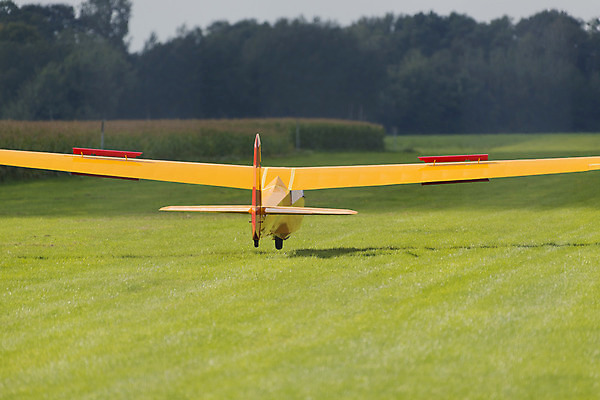 포토 JPG 해외이미지 스포츠 밭 날개 오렌지 비행기 잔디 취미 사람없음 컬러풀 노란색 기계 터치 비행 바퀴 공항 땅 메인 타이어 기어 공학 글라이더 대패 때리기 착륙 해외202004 해외포토 식물 교육 컬러 농업 과일 항공교통 교통시설 모션 대중교통 파일형식 이미지허브