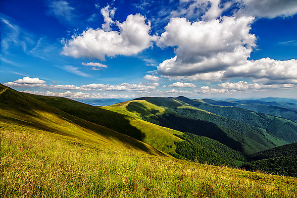 포토 JPG 해외이미지 나무 구름 여행 백그라운드 자연 하늘 산 풍경 경사 사람없음 야외 목재 초록색 여름 계곡 하이킹 시골 소나무 정상 숲 언덕 장면 침엽수 전나무 루마니아 해외202004 해외포토 자연요소 식물 계절 유럽 컬러 재료 레저 생태계 파일형식 이미지허브