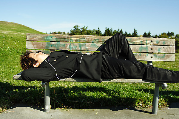 포토 JPG 해외이미지 공원 남자 여유 음악 비즈니스 사업가 휴식 한명 사람 성인 야외 듣기 잠 비즈니스맨 MP3 휴대용 점심식사 거짓말 단절 플레이어 해외202004 해외포토 직업 1 공공시설 감정 컨셉 모션 문화예술 전자제품 식사 직장인 오브젝트 파일형식 이미지허브