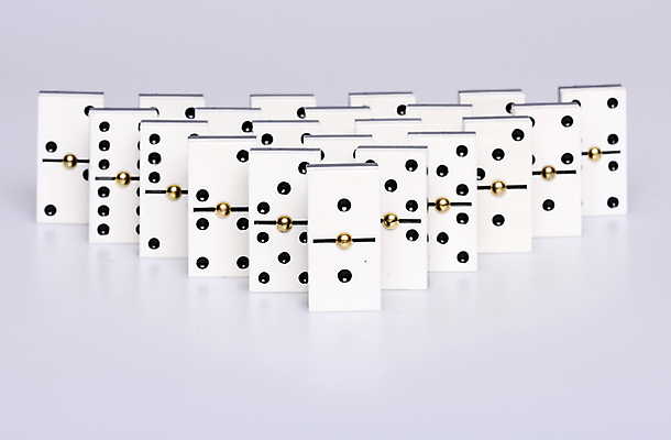 포토 JPG 해외이미지 서기 사람없음 흰색 도미노 해외202004 해외포토 컬러 모션 파일형식 이미지허브