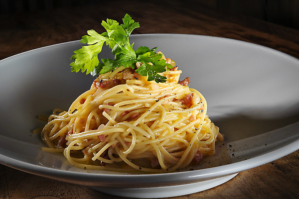 포토 JPG 해외이미지 전통 접시 음식 부분 치즈 파스타 스파게티 요리 사람없음 주방 식당 식사 저녁식사 이탈리아 흰색 면 소시지 지중해 크림 칼로리 후추 점심식사 해외202004 해외포토 식기 유럽 바다 컬러 유제품 서양음식 상점 가공식품 향신료 파일형식 이미지허브