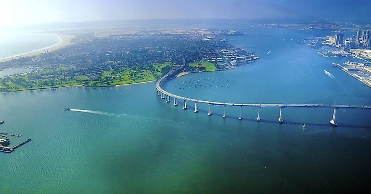 포토 JPG 해외이미지 공원 섬 여행 골프 요트 비즈니스 건축양식 호텔 거리 안테나 풍경 사람없음 야외 건물 여름 금융 도시풍경 여행객 탑 항구 고층빌딩 미국 블록 도시 보트 센터 고급 도심 은색 큼 강의 휴양지 상업 해군 캘리포니아 태평양 지역 포트 타운 스카이라인 서쪽 조감도 해외202004 해외포토 건축물 계절 공공시설 건축 바다 컬러 컨셉 북아메리카 배_교통 통신 교통시설 숙소 군대 사람 빌딩 경제 구기 장소 크기 방향 파일형식 이미지허브