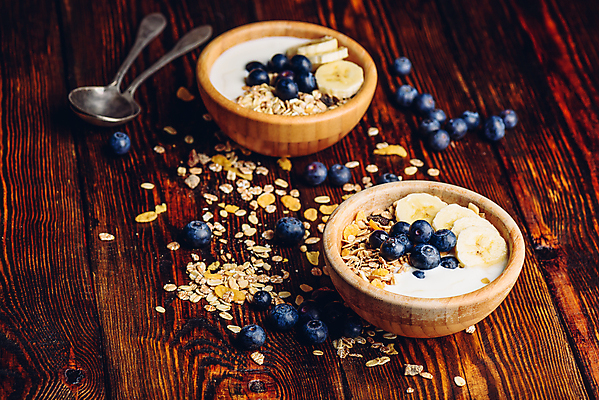 포토 JPG 해외이미지 바나나 실내 사람없음 숟가락 블루베리 슬라이스 요거트 나무그릇 오트밀 나무배경 해외202004 해외포토 그릇 백그라운드 과일 유제품 수저 내부 목재 파일형식 귀리 이미지허브