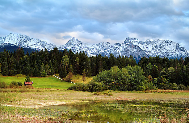 포토 JPG 해외이미지 구름 호수 분홍색 자연 하늘 산 독일 풍경 사람없음 야외 건물 초록색 물 파란색 반사 일몰 시골 소나무 정상 숲 오두막 언덕 알프스 침엽수 절정 가문비나무 바이에른 바이에른사람 산맥 해외202004 해외포토 자연요소 나무 건축물 유럽 컬러 노을 생태계 파일형식 이미지허브