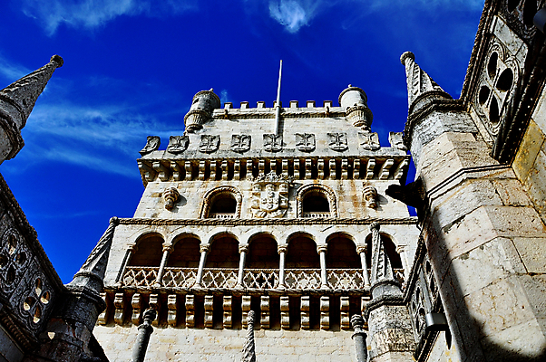 포토 JPG 해외이미지 전통 외관 유럽 문화 여행 건축양식 하늘 주택 사람없음 건물 가로 물 파란색 강 도시풍경 교회 탑 황혼 일몰 골동품 바위 도시 성 중세 역사 보호 야간 포르투갈 장면 천연기념물 고딕 리스본 옛날 스타일 해외202004 해외포토 자연요소 건축물 건축 나라 컬러 컨셉 종교건축 풍경 노을 돌_바위 파일형식 이미지허브