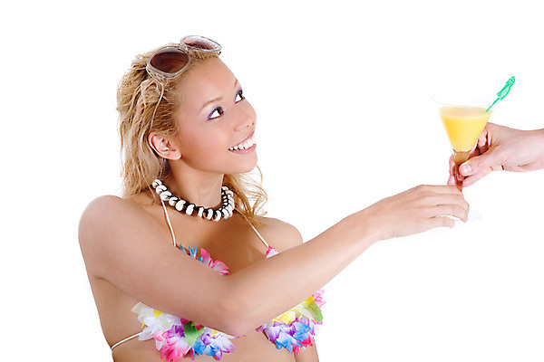 포토 JPG 해외이미지 여자 수영복 행복 음료 목걸이 한명 사람 비키니 컬러풀 금발 칵테일 흰배경 서빙 고립 해외202004 해외포토 1 헤어스타일 옷 감정 컬러 백그라운드 장신구 주류 흰색 파일형식 이미지허브