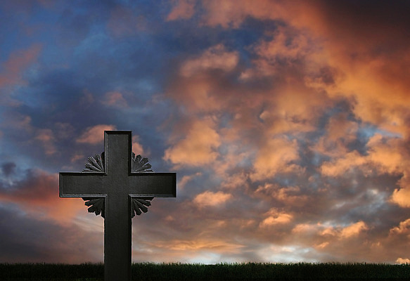 포토 JPG 해외이미지 실루엣 종교 컨셉 십자가 하늘 풍경 사람없음 빛 햇빛 태양 일출 믿음 검은색 황혼 일몰 저녁 철 심볼 신성 숭배 신앙심 해외202004 해외포토 자연요소 감정 컬러 촬영기법 노을 야간 파일형식 이미지허브