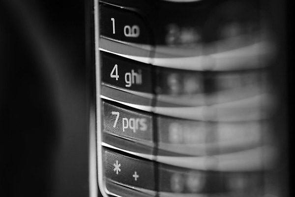 포토 JPG 해외이미지 버튼 열쇠 모바일 무선통신 추상 흑백 사람없음 스마트폰 블러 키패드 셀룰러 해외202004 해외포토 무늬 통신 촬영기법 핸드폰 스마트기기 파일형식 이미지허브