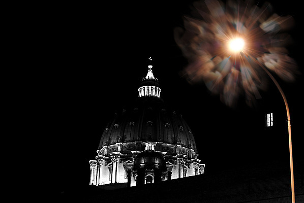 포토 JPG 해외이미지 거리 흑백 사람없음 빛 교회 램프 도시 성자 야간 로마 빛망울 해외202004 사도궁 해외포토 자연요소 종교 종교건축 조명 촬영기법 건물 이탈리아 궁전 바티칸 파일형식 이미지허브