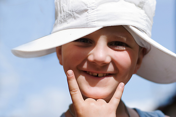 포토 JPG 해외이미지 행복 얼굴 어린이 하늘 휴가 사탕 한명 미소 소년 여름 태양 식사 코 해외202004 해외포토 자연요소 1 계절 남자 감정 디저트 표정 사람 신체부위 파일형식 이미지허브