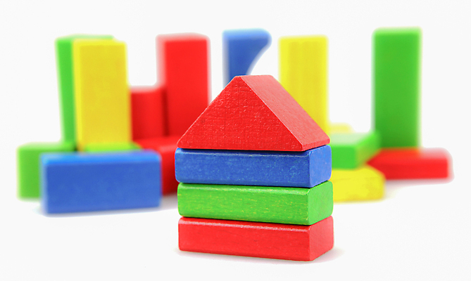 포토 JPG 해외이미지 어린이 놀이 아이디어 사람없음 건물 목재 빨간색 초록색 파란색 컬러풀 장난감 노란색 쌓기 블록 기쁨 가을 게임 아기 놀이터 큐브 시작 출발 고립 처음 해외202004 해외포토 나무 건축물 계절 감정 컬러 컨셉 재료 모션 사람 파일형식 이미지허브