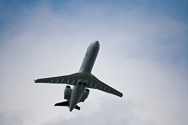 포토 JPG 해외이미지 구름 여행 교통시설 하늘 비행기 사람없음 항공 제트기 승객 폭풍 대패 폭풍우 해외202004 해외포토 자연요소 교통 항공교통 날씨 대중교통 비_날씨 자연재해 시설 파일형식 이미지허브