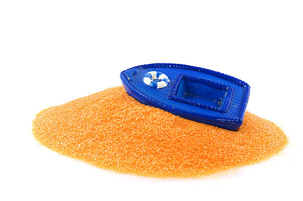 포토 JPG 해외이미지 모래 바다 백그라운드 컨셉 사람없음 파란색 장난감 흰색 보트 고립 구명용품 해외202004 해외포토 컬러 배_교통 안전장비 파일형식 이미지허브