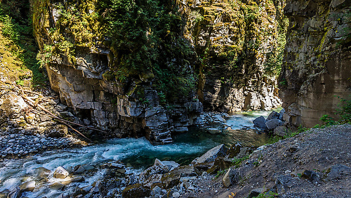 포토 JPG 해외이미지 공원 캐나다 자연 산 풍경 사람없음 야외 초록색 물 강 골짜기 폭포 흐름 추위 바위 거친 개울 황무지 급류 속도 멀리 해외202004 해외포토 자연요소 공공시설 컬러 컨셉 북아메리카 돌_바위 생태계 파일형식 이미지허브