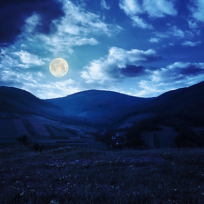 포토 JPG 해외이미지 하늘 산 풍경 사람없음 야외 파란색 보름달 달 야간 언덕 해외202004 해외포토 자연요소 컬러 파일형식 이미지허브