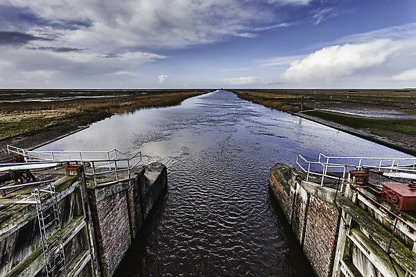 포토 JPG 해외이미지 구름 파도 바다 자연 조류 바람 날씨 경비 안전 사람없음 가로 물 파란색 강 위험 회의실 서비스 잠금 대문 폭풍 보험 기간 철강 해외202004 해외포토 자연요소 동물 컬러 컨셉 문 보호 생태계 보안 파일형식 이미지허브