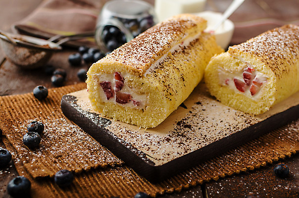 포토 JPG 해외이미지 음식 조각 백그라운드 과일 딸기 디저트 사람없음 목재 장식 빛 갈색 과자 케이크 초콜릿 숟가락 얼음 흰색 대접 신선 달콤 맛 아침식사 잼 굽기 먹기 스위스 크림 유기농 블루베리 슬라이스 통나무 롤 젤리 솜털 스펀지 바닐라 바이오 페스츄리 핸드메이드 해외202004 해외포토 자연요소 나무 웰빙 유럽 빵 컬러 컨셉 재료 모션 수저 식사 소스_음식 구이 파일형식 이미지허브