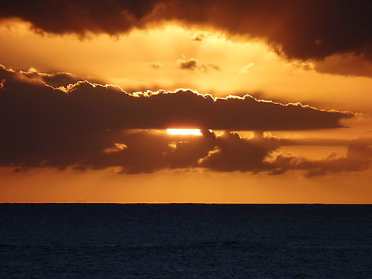 포토 JPG 해외이미지 실루엣 바다 섬 하늘 휴가 휴식 따뜻함 풍경 사람없음 물 여름 태양 반사 맑음 일몰 보트 저녁 인도인 모리셔스 이국적 수평선 해외202004 해외포토 자연요소 외국인 계절 컨셉 배_교통 날씨 촬영기법 동양인 노을 야간 파일형식 이미지허브