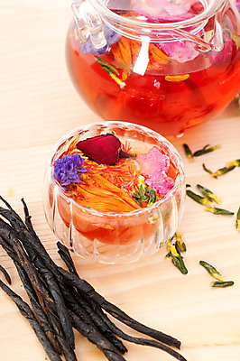 포토 JPG 해외이미지 실내 사람없음 찻잔 찻주전자 찻잎 꽃차 나무배경 해외202004 해외포토 백그라운드 주전자 잔 내부 차_음료 파일형식 이미지허브