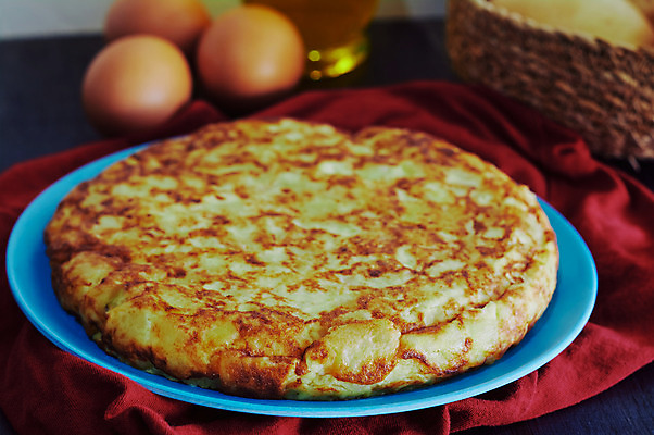 포토 JPG 해외이미지 전통 접시 음식 부분 양파 감자 옥수수 요리 사람없음 목재 계란 저녁식사 튀김 스페인 오믈렛 점심식사 스페인어 타파스 핸드메이드 해외202004 해외포토 나무 식기 유럽 채소 재료 곡류 알 식사 애피타이저 계란요리 파일형식 이미지허브