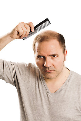 포토 JPG 해외이미지 백인 헤어스타일 남자 얼굴 부분 수염 건강 한명 사람 성인 치료 약 갈색 머리 활발 흰색 머리빗 점 중앙 질병 정상 자르기 피부 대머리 고립 돌봄 방법 적자 스타일 해외202004 해외포토 서양인 1 컬러 컨셉 의학 모션 신체부위 미용용품 파일형식 이미지허브