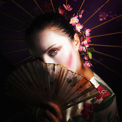 포토 JPG 해외이미지 전통 꽃 아시아 문화 얼굴 백그라운드 컨셉 우산 조류 미술 한명 사람 동양인 장식 유행 일본 검은색 중국 부채 의식 우아함 기모노 그림 예술가 게이샤 복종 서쪽 신앙심 해외202004 해외포토 식물 동물 1 나라 컬러 문화예술 인종 신체부위 일본전통의상 방향 파일형식 이미지허브