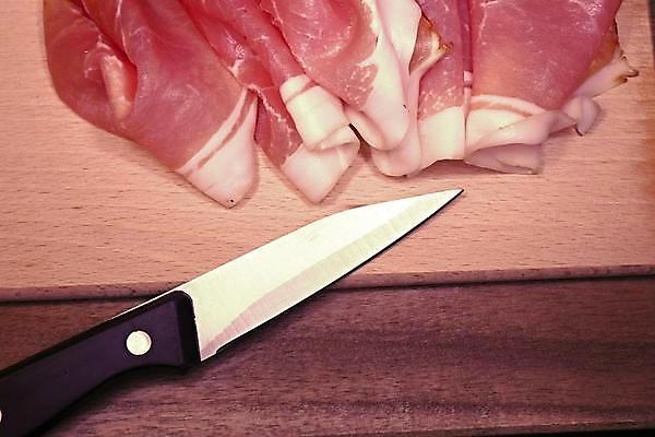 포토 JPG 해외이미지 전통 접시 음식 분홍색 조각 재료 건조 샌드위치 건강 육류 돼지고기 요리 사람없음 목재 빨간색 식사 신선 파마 소시지 칼 아침식사 자르기 책상 유기농 햄 날것 슬라이스 베이컨 훈제 단백질 식품점 치유 해외202004 해외포토 나무 헤어스타일 식기 웰빙 컬러 가구 식재료 모션 상점 가공식품 영양소 파일형식 이미지허브