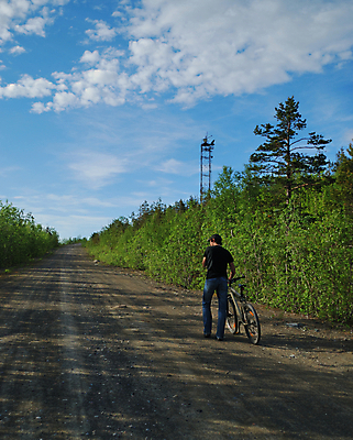 포토 JPG 해외이미지 1 라이프스타일 남자 도로 스포츠 여행 통신 하늘 안테나 한명 사람 성인 야외 목재 글로벌 탑 자전거 봄 바퀴 숲 무선전화기 언덕 순환 방송 사이클링 해외202004 해외포토 나무 건축물 계절 길 재료 교통시설 모션 생활 바이크 육상스포츠 전화기 파일형식 이미지허브