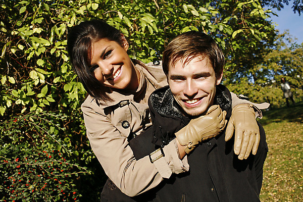 포토 JPG 해외이미지 나무 공원 여자 남자 잎 자연 휴식 함께함 사랑 사람 야외 두명 우정 기쁨 아내 쌍 보물 해외202004 해외포토 식물 공공시설 감정 컨셉 친구 생태계 파일형식 이미지허브