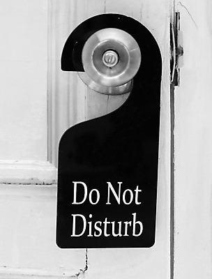 포토 JPG 해외이미지 접시 여행 가사 호텔 휴가 피곤 손잡이 사람없음 문 평화 검은색 교수 침묵 방 잠 서비스 사인 제트기 여관 T 사생활 해외202004 해외포토 식기 알파벳 컬러 컨셉 숙소 비행기 교사 소리 파일형식 이미지허브