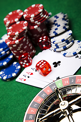 포토 JPG 해외이미지 실내 사람없음 쌓기 트럼프 포커칩 도박 카지노 주사위 겜블 초록배경 해외202004 해외포토 백그라운드 모션 내부 초록색 놀이용품 포커 파일형식 이미지허브