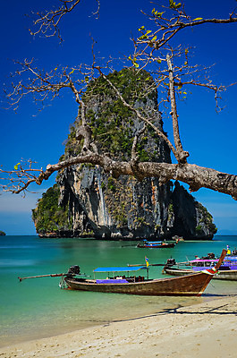 포토 JPG 해외이미지 구름 아시아 모래 바다 섬 여행 태국 자연 하늘 휴가 휴식 풍경 사람없음 물 여름 파란색 태양 맑음 침묵 바위 만 보트 서핑 휴양지 꼬리 석호 안다만 터키석 파라다이스 해외202004 해외포토 자연요소 계절 나라 컬러 컨셉 배_교통 날씨 소리 장소 돌_바위 수상스포츠 보석 생태계 파일형식 이미지허브