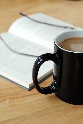 포토 JPG 해외이미지 식물 그릇 안경 커피 음료 아침 콩 씨앗 사람없음 책 컵 갈색 검은색 중국 카페 우유 머그컵 뜨거움 액체 맛 굽기 크림 향기 아로마 향 에스프레소 작살 카페인 해외202004 해외포토 주간 식기 잡화 아시아 컬러 컨셉 유제품 곡류 상점 구이 냄새 파일형식 이미지허브