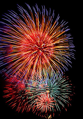 포토 JPG 해외이미지 기념일 백그라운드 불꽃 기념 불꽃놀이 이벤트 사람없음 빛 축제 어둠 축하 야간 해외202004 해외포토 자연요소 컨셉 놀이 불 파일형식 이미지허브