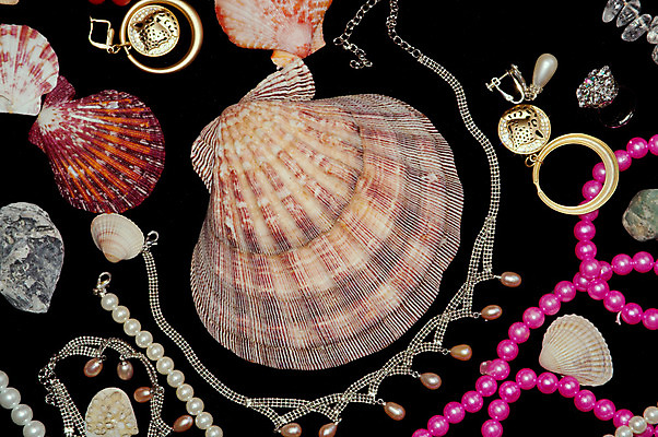 포토 JPG 해외이미지 목걸이 검은배경 선물 사람없음 견본 보석 해외202004 해외포토 백그라운드 장신구 검은색 광석 파일형식 이미지허브