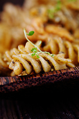 포토 JPG 해외이미지 접시 음식 포크 잎 토마토 방울토마토 치즈 파스타 건강 스파게티 요리 사람없음 물 빛 식당 식사 치킨 이탈리아 물방울 신선 유기농 슬라이스 레시피 시금치 바질 점심식사 채식주의자 해외202004 해외포토 자연요소 식물 식기 웰빙 유럽 채소 유제품 서양음식 상점 채식 닭고기요리 파일형식 이미지허브