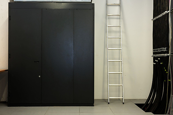 포토 JPG 해외이미지 구름 인터넷 통신 사람없음 컴퓨터 디지털 자료 힘 방 장비 네트워크 센터 연결 서비스 보안 만들기 온라인 주인 데이터베이스 서버 신발장 하드웨어 네트워킹 해외202004 해외포토 자연요소 모션 안전 전자제품 파일형식 이미지허브