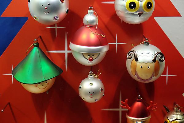 포토 JPG 해외이미지 나무 계절 기념일 리본 백그라운드 크리스마스 겨울 휴가 조명 새로움 실내 선물 사람없음 장식 빨간색 빛 세일 상점 축제 놀람 기쁨 축하 오스트리아 시장 황금 우아함 12월 심볼 오브젝트 활 주기 상업 타운 소매 광 스타일 해외202004 해외포토 식물 감정 유럽 컬러 컨셉 모션 표정 이벤트 내부 도시 날짜 파일형식 이미지허브