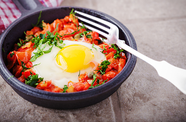 포토 JPG 해외이미지 종이 음식 토마토 채소 파프리카 파슬리 사람없음 가로 컬러풀 식사 신선 뜨거움 고명 프라이팬 아침식사 허브 채식주의자 해외202004 해외포토 식물 컬러 주방용품 채식 파일형식 이미지허브