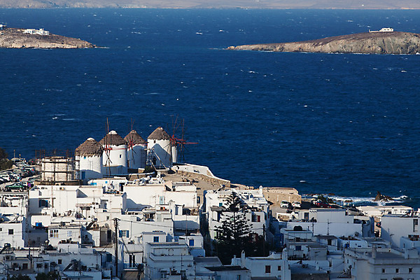 포토 JPG 해외이미지 전통 유럽 문화 바다 섬 여행 건축양식 휴가 주택 파노라마 풍경 사람없음 야외 건물 물 여름 파란색 도시풍경 여행객 마을 항구 풍차 흰색 지중해 그리스 장면 지역 포트 타운 산토리니 그리스인 미코노스섬 해외202004 해외포토 자연요소 서양인 건축물 계절 건축 나라 컬러 교통시설 촬영기법 사람 도시 파일형식 이미지허브
