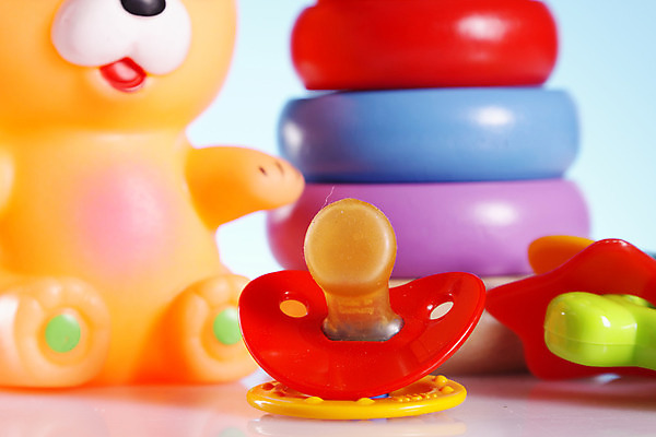 포토 JPG 해외이미지 실내 근접촬영 사람없음 장난감 곰인형 아기용품 노리개젖꼭지 동물인형 고리던지기 해외202004 해외포토 인형 뷰포인트 내부 던지기 오브젝트 파일형식 이미지허브